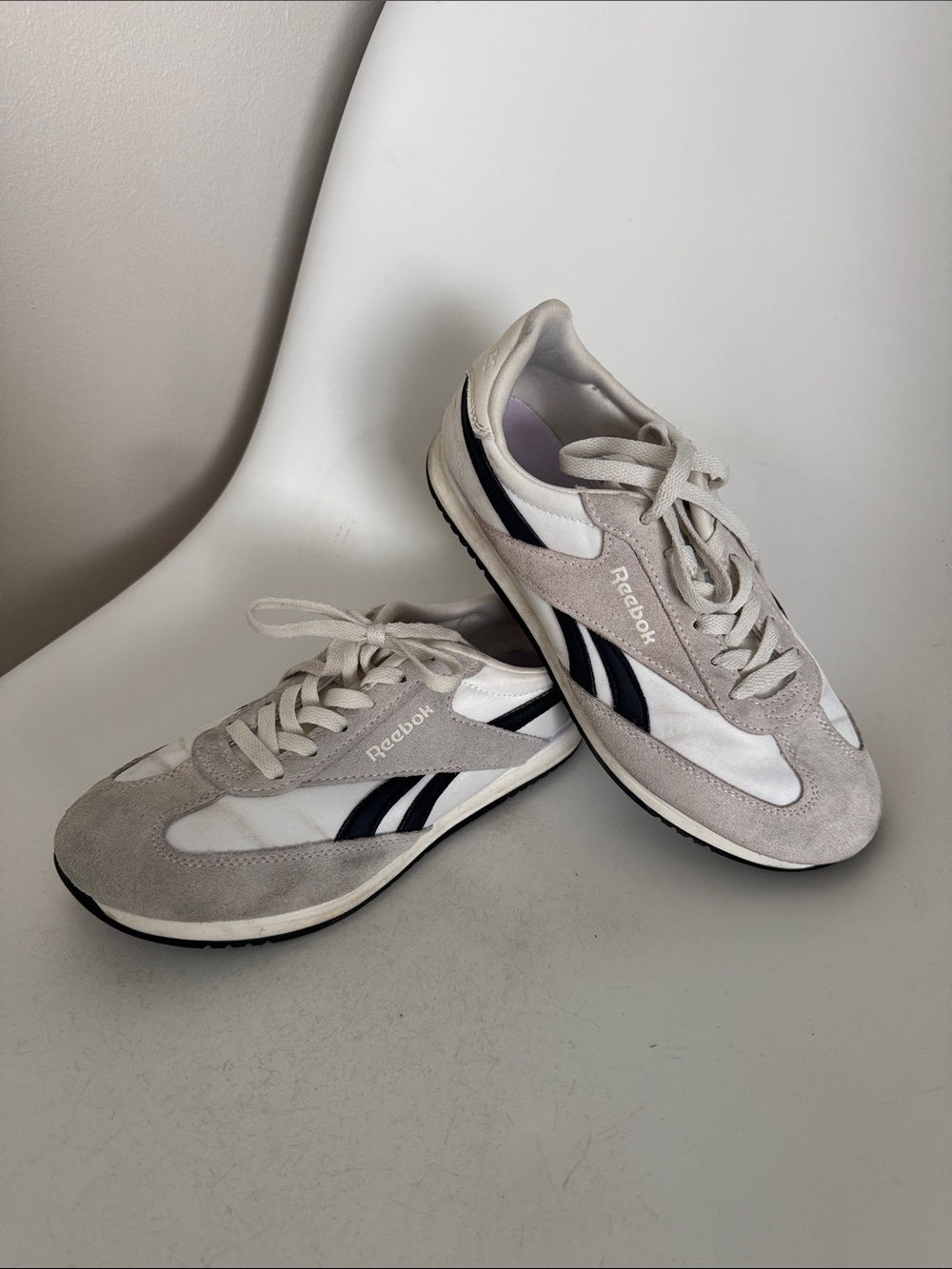 🔥SALE🔥 Reebok White, Light Gray & Black Retro SZ 8 UNISEX Sneakers
